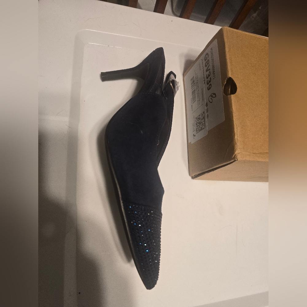 Elegant Navy Women's Heels - Picture 5 of 10